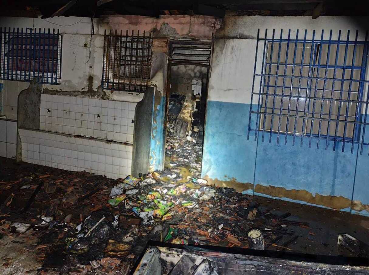 Almoxarifado ficou destruído 
