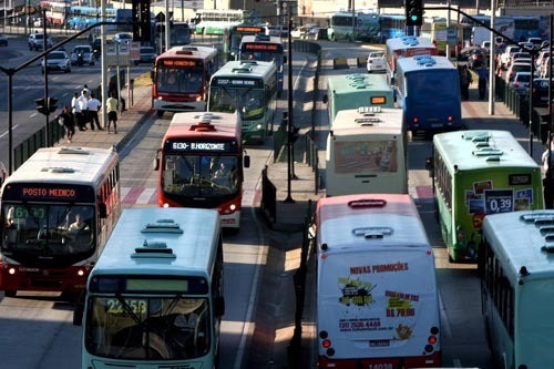 Em BH, 70% dos motoristas de carro cogitariam usar ônibus se houvesse tarifa zero, desde que associada a melhorias de qualidade e confiabilidade