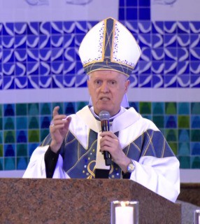 Dom Orlando Brades durante celebração no Santuário de Nossa Senhora Aparecida 
