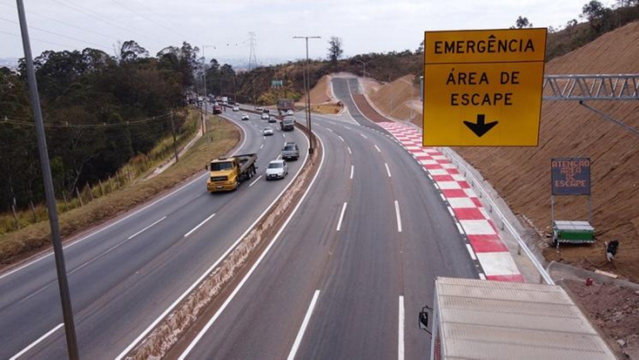 Área de escape no Anel Rodoviário já evitou 14 potenciais acidentes desde 2022