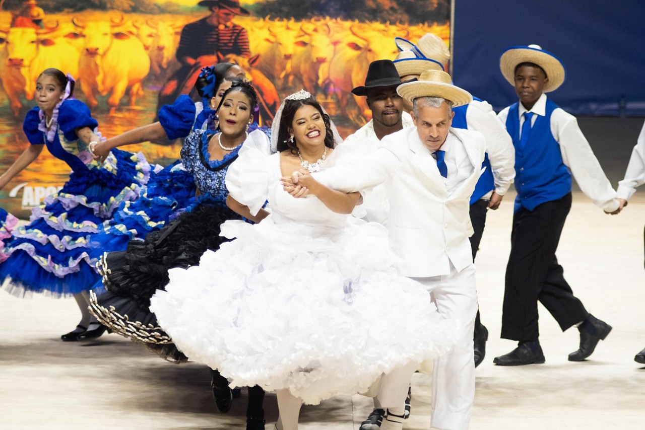 Angélica Taynara durante apresentação da quadrilha Pega Frango