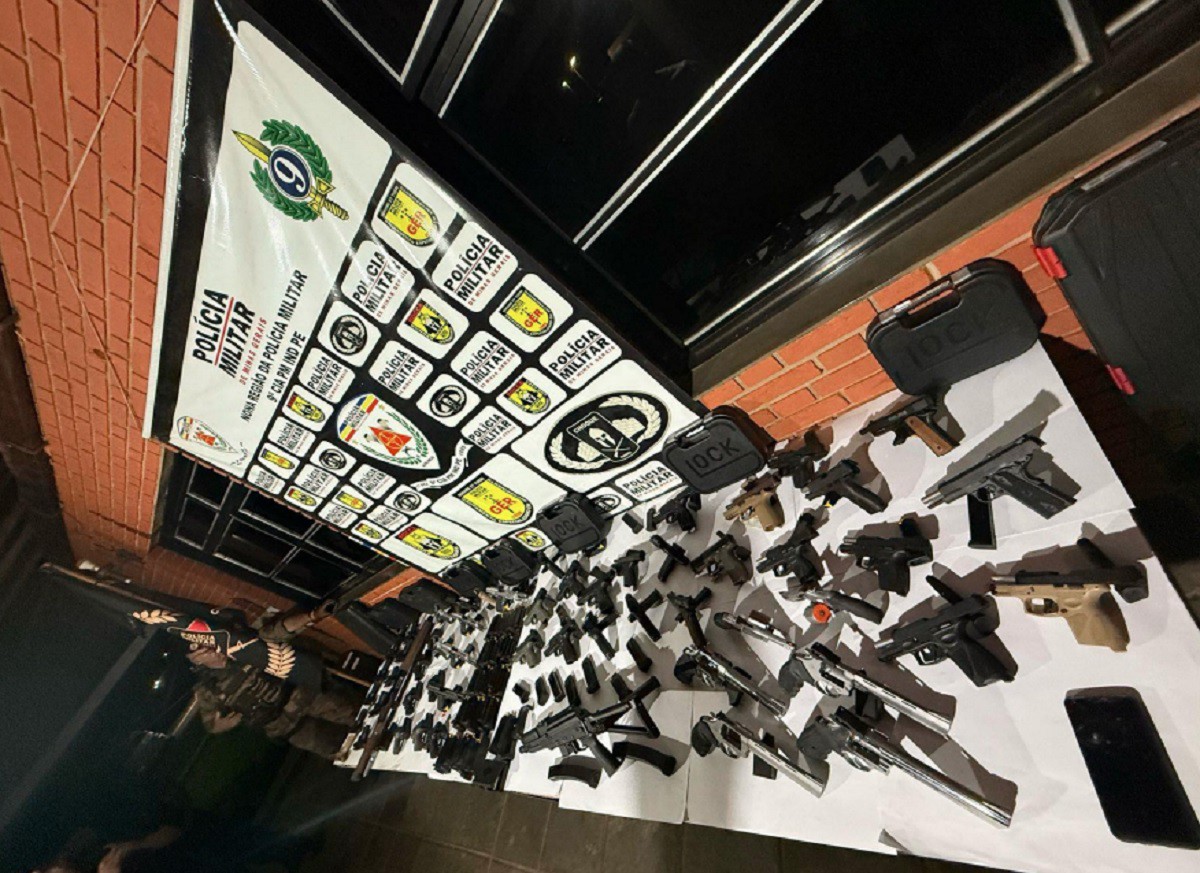 O grande número de armas acabou sendo recuperado pela polícia