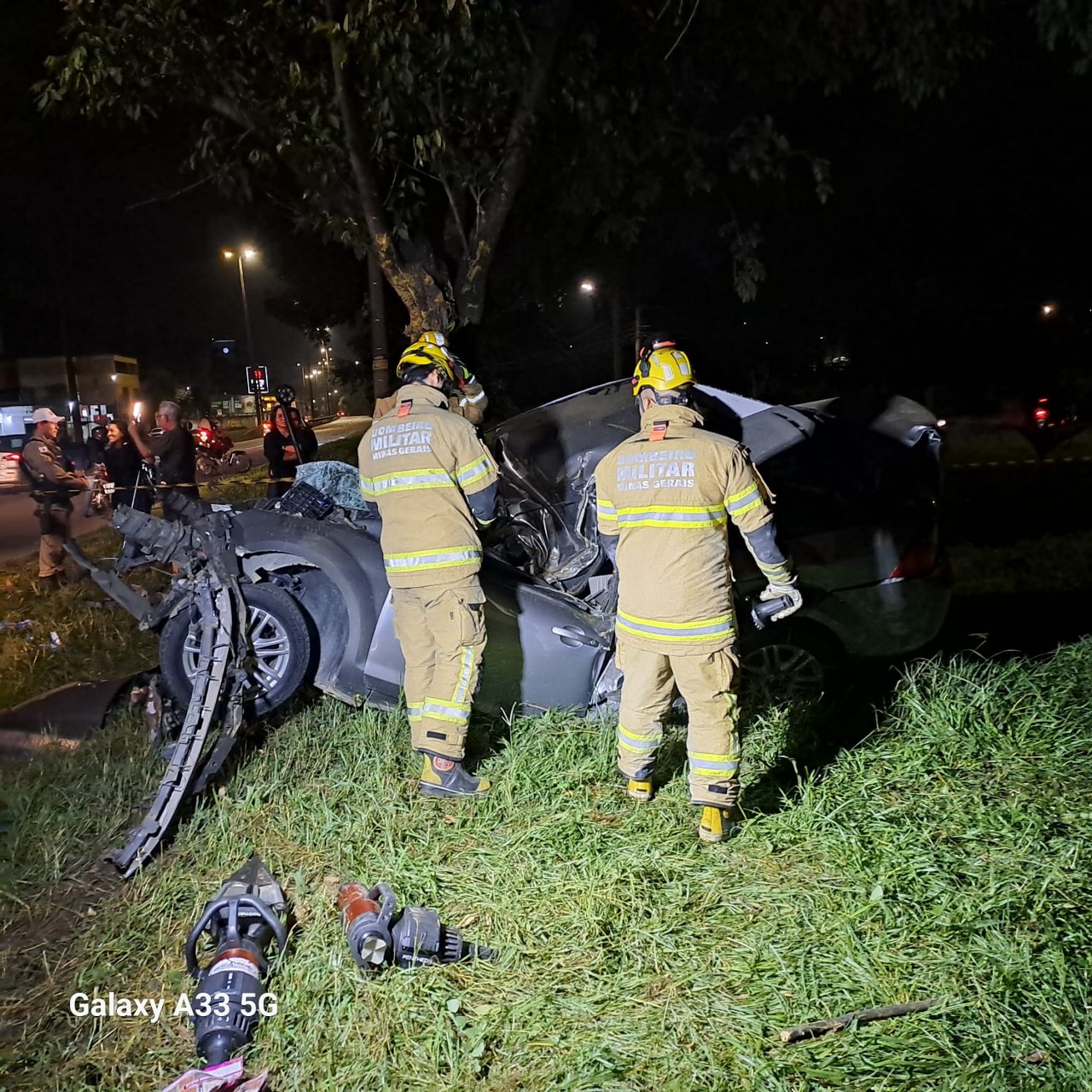 Acidente ocorreu na noite desta segunda-feira (20 de maio)
