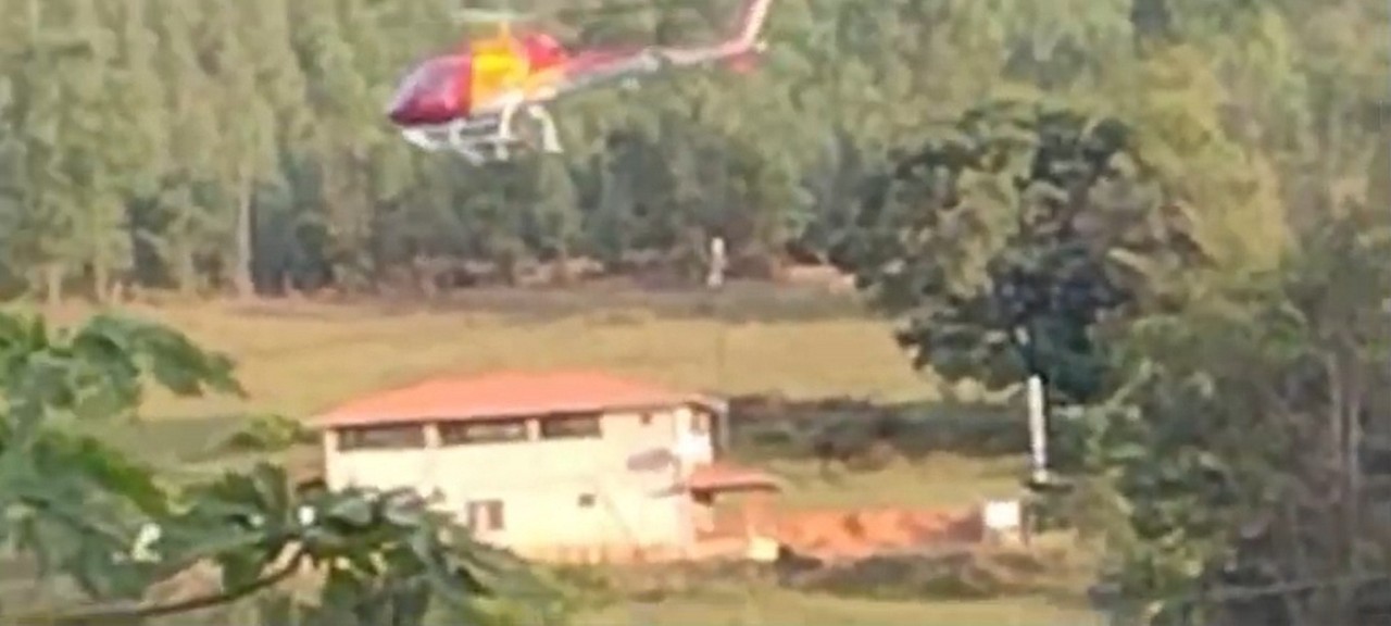 A vítima sofreu parada cardiorrespiratória, o que obrigou os militares a realizarem um pouso de emergência em uma área de pasto 