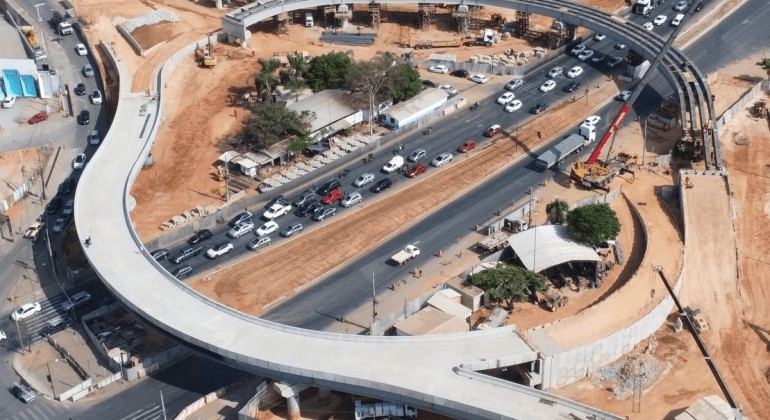 Alça na avenida Waldomiro Lobo liberada pela PBH