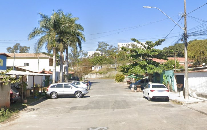 Quarteto de vítimas estava em área externa de bar