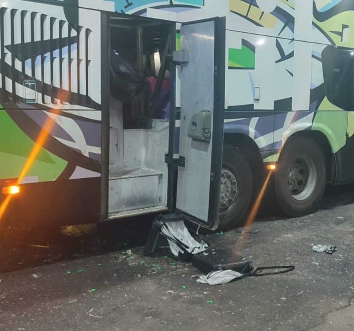 Veículo estava parado na rodoviária de Barbacena quando houve a explosão
