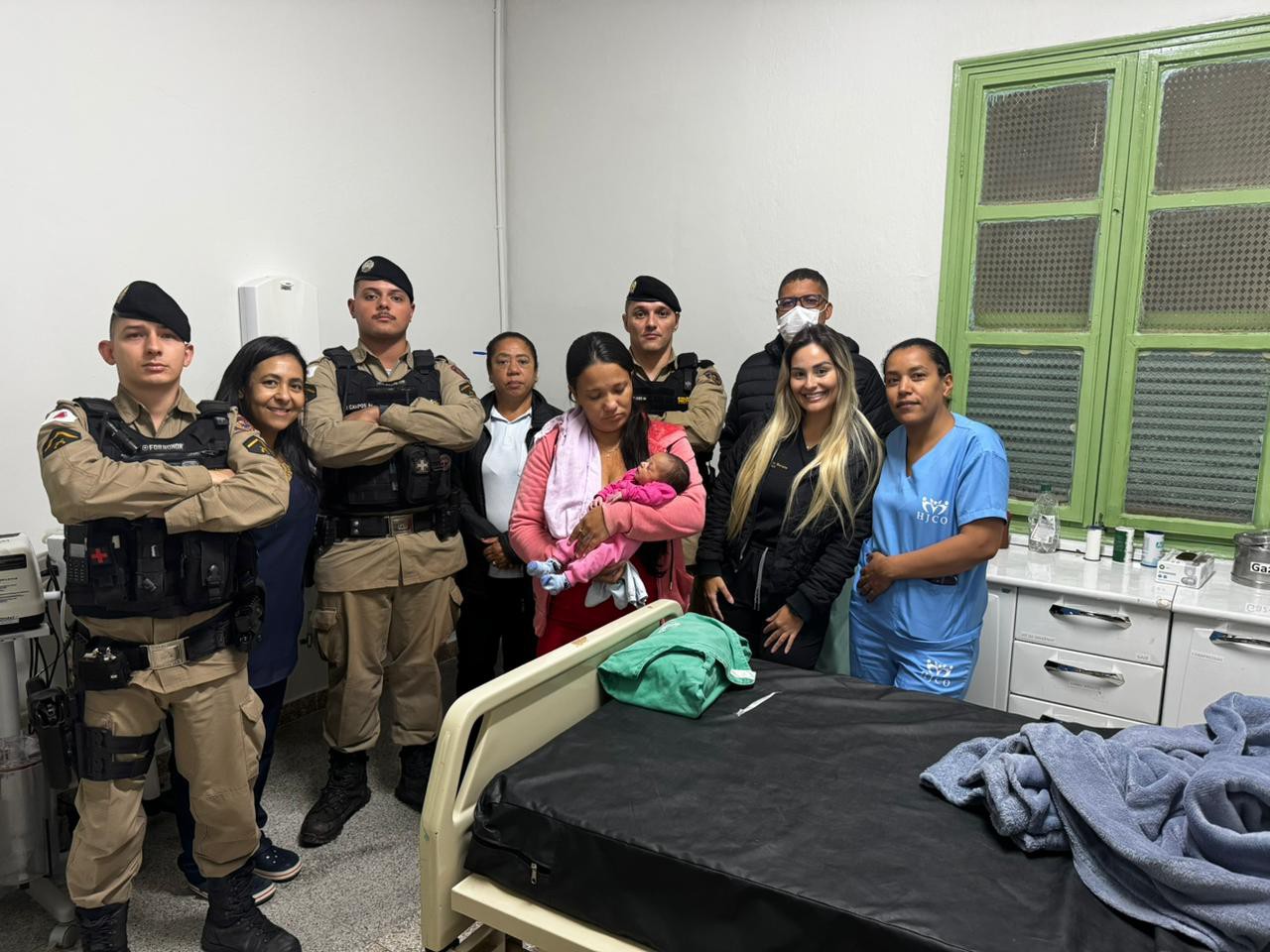 A bebê foi levada para o hospital, onde recebeu os cuidados médicos