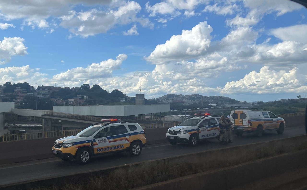 Homem ficou inconsciente após acidente no Anel Rodoviário, em Belo Horizonte