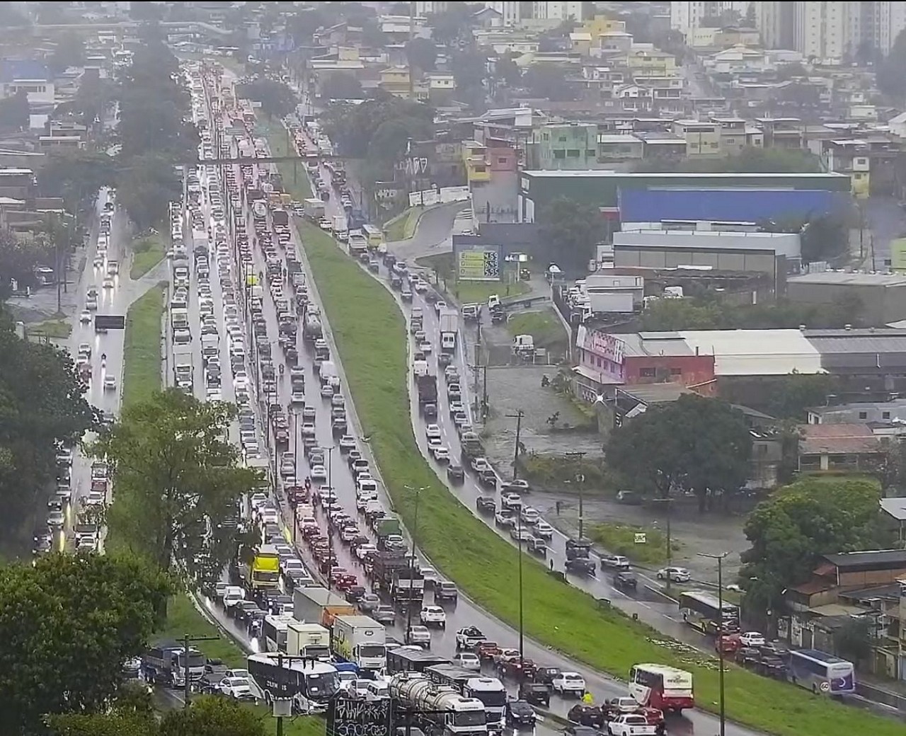 Anel Rodoviário ficou travado na manhã desta quarta-feira