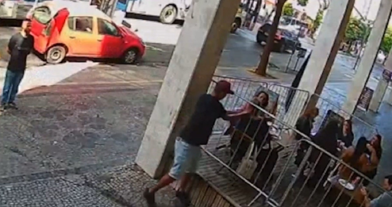 Vítima foi surpreendida enquanto almoçava