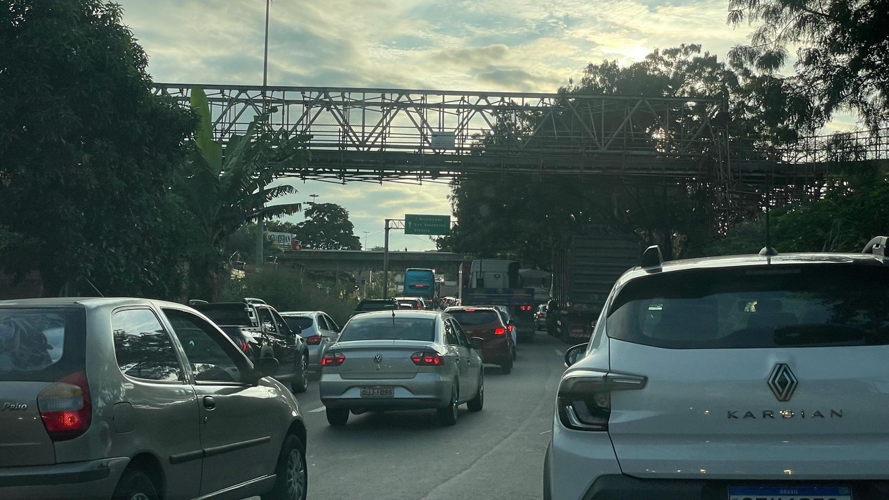 Engarrafamento na saída de BH para o feriado