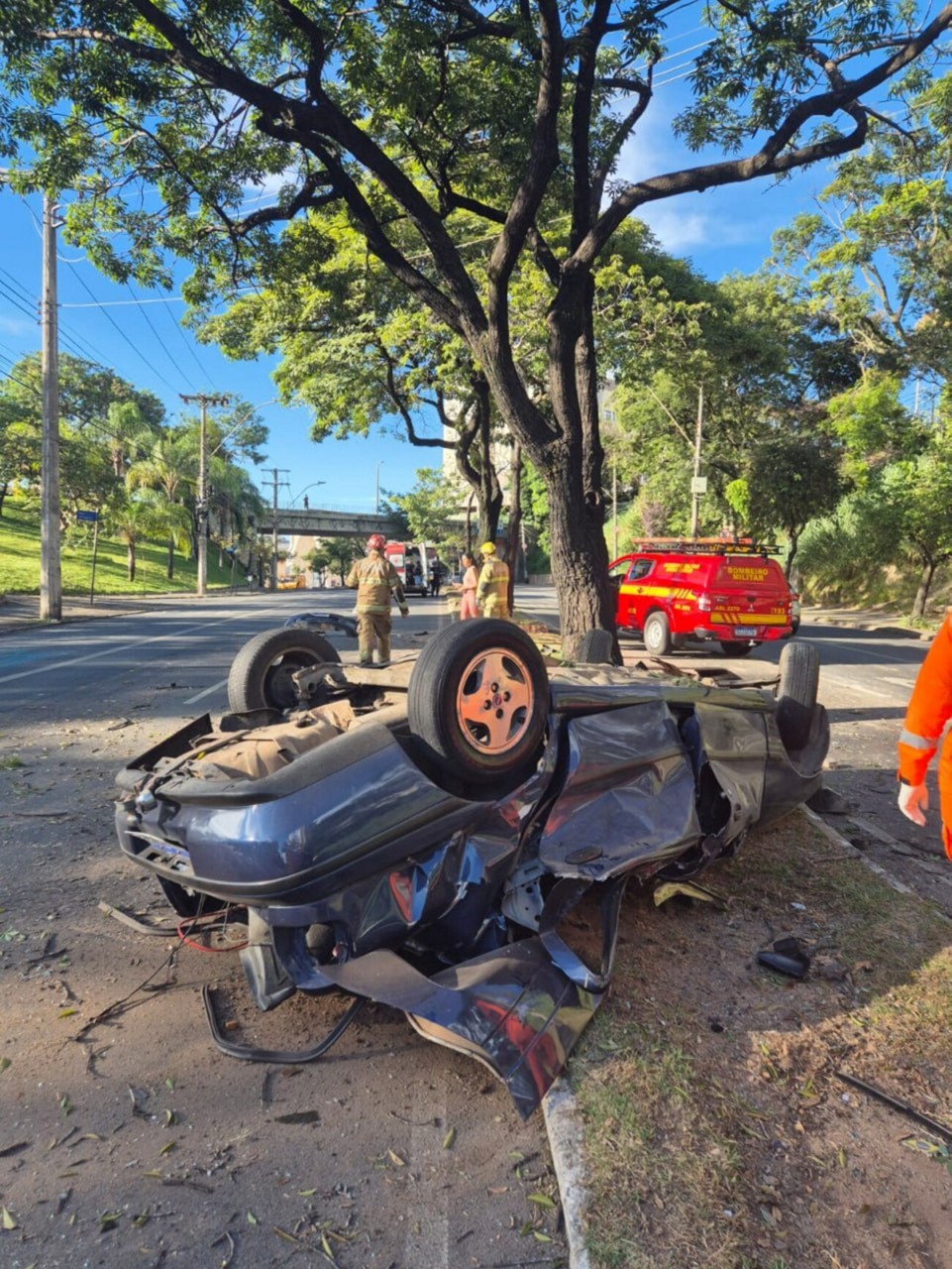 Um homem de 27 anos foi ejetado do veículo no momento do acidente