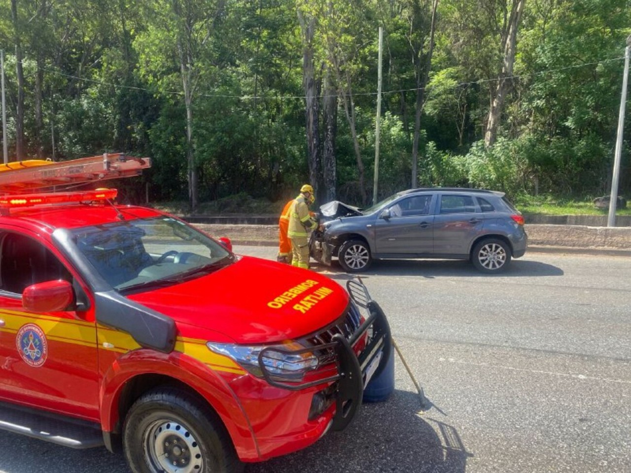 O trânsito funciona normalmente em uma das vias no sentido Centro.
