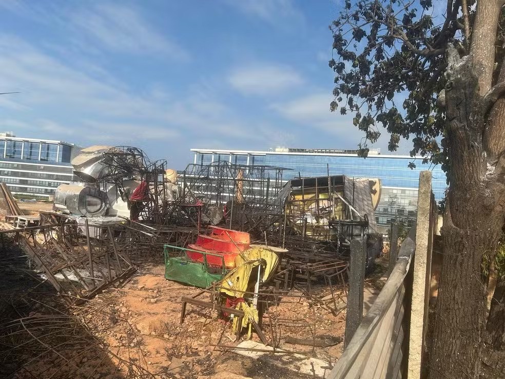 Ao menos 10 mil litros de água foram utilizados no combate ao incêndio