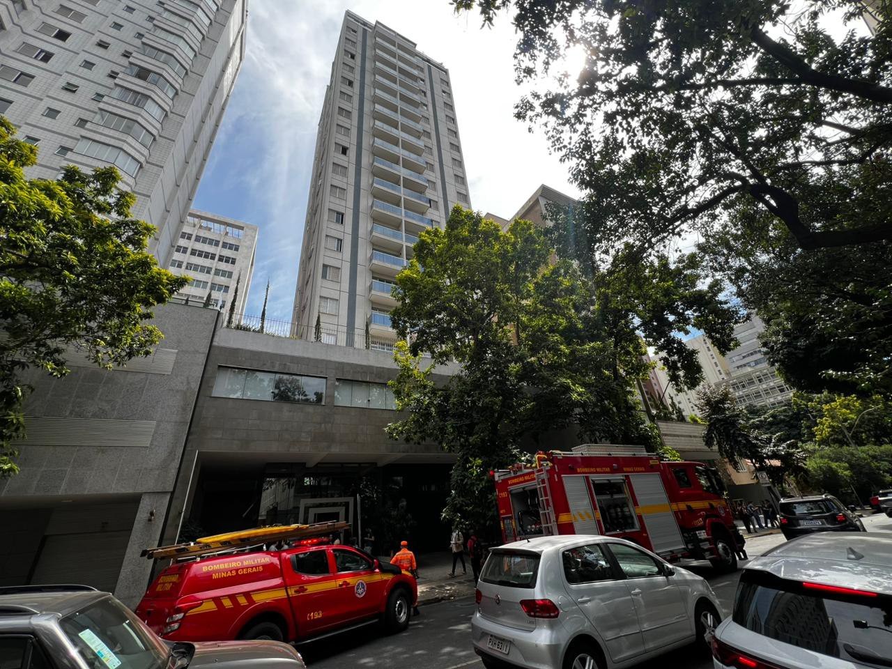 Os bombeiros atuaram no local, retiraram a panela e realizaram a ventilação técnica