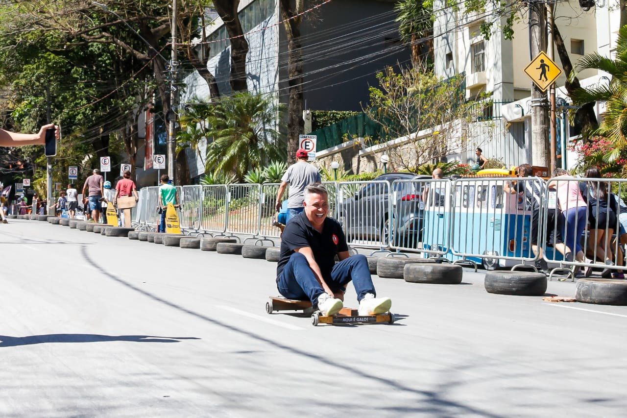 Prefeito de Belo Horizonte, Álvaro Damião (União Brasil), durante corrida de carrinho de rolimã