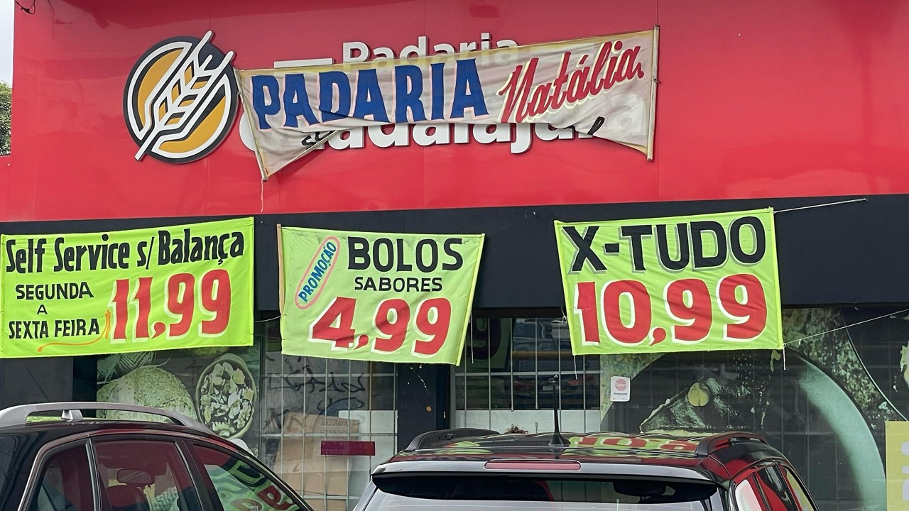 Vigilância Sanitária esteve na padaria na manhã desta quarta-feira (24 de abril)