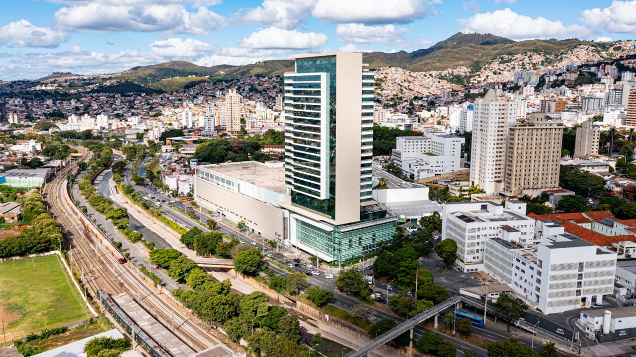 Polícia foi mobilizada ao shopping no começo da tarde desta quarta-feira (12 de março)