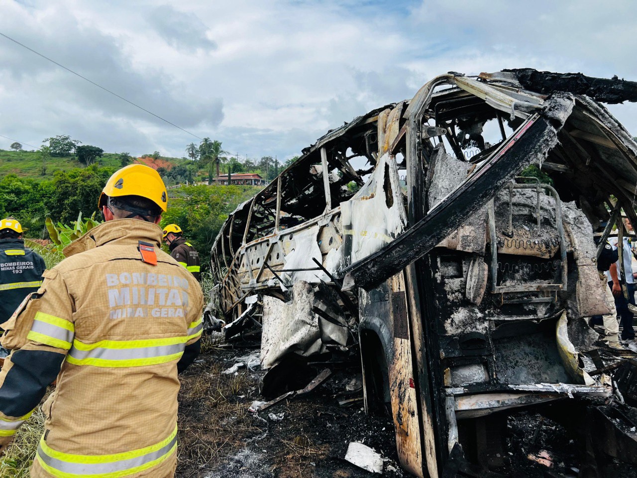 Acidente na BR-116  causou a morte de 41 pessoas que estavam no ônibus 