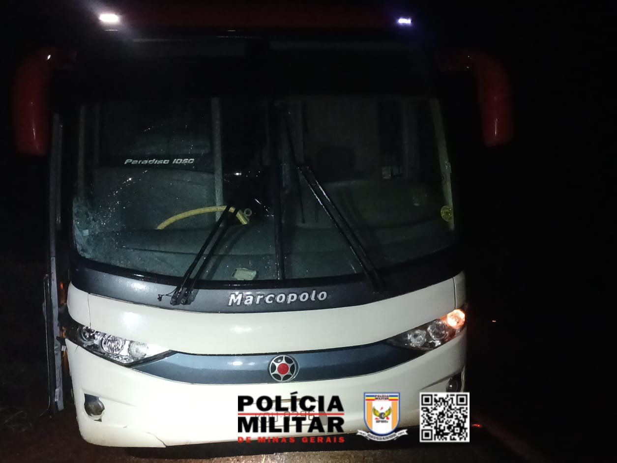Ônibus de Prefeitura de Bonfinópolis de Minas envolvido no acidente