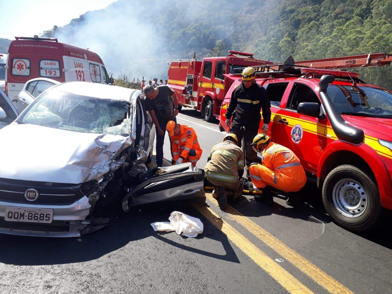 Casal morre após bater moto em carro na BR-262
