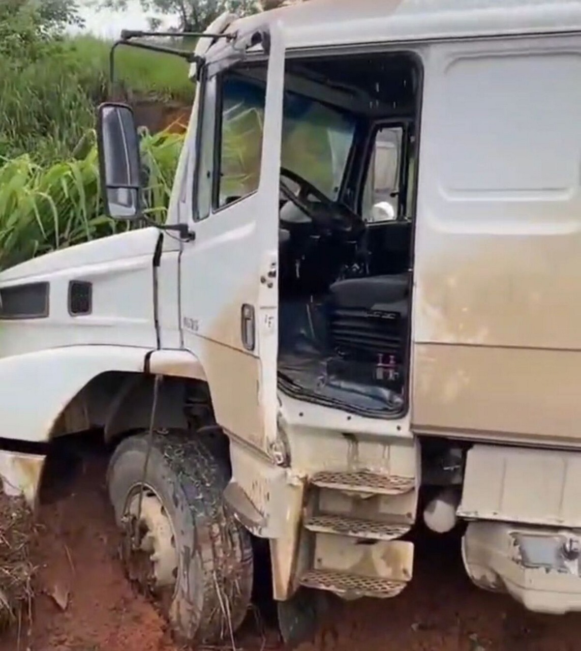 Viatura da PMRv passava pela BR-381 quando presenciou o acidente