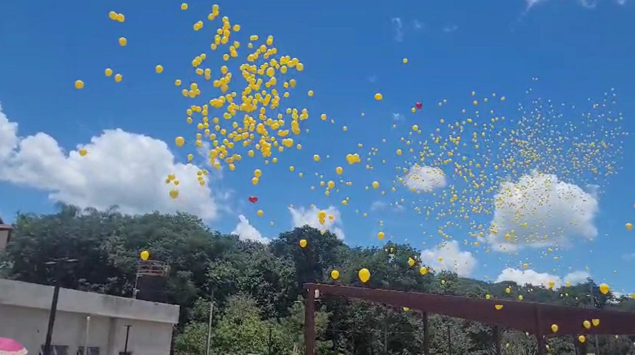 Balões foram enviados por familiares e amigos das vítimas