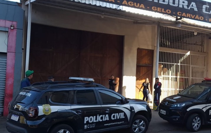 Distribuidora de Caeté, na Grande BH, foi alvo de operação da Polícia Civil após laudo atestar adulteração de cervejas 