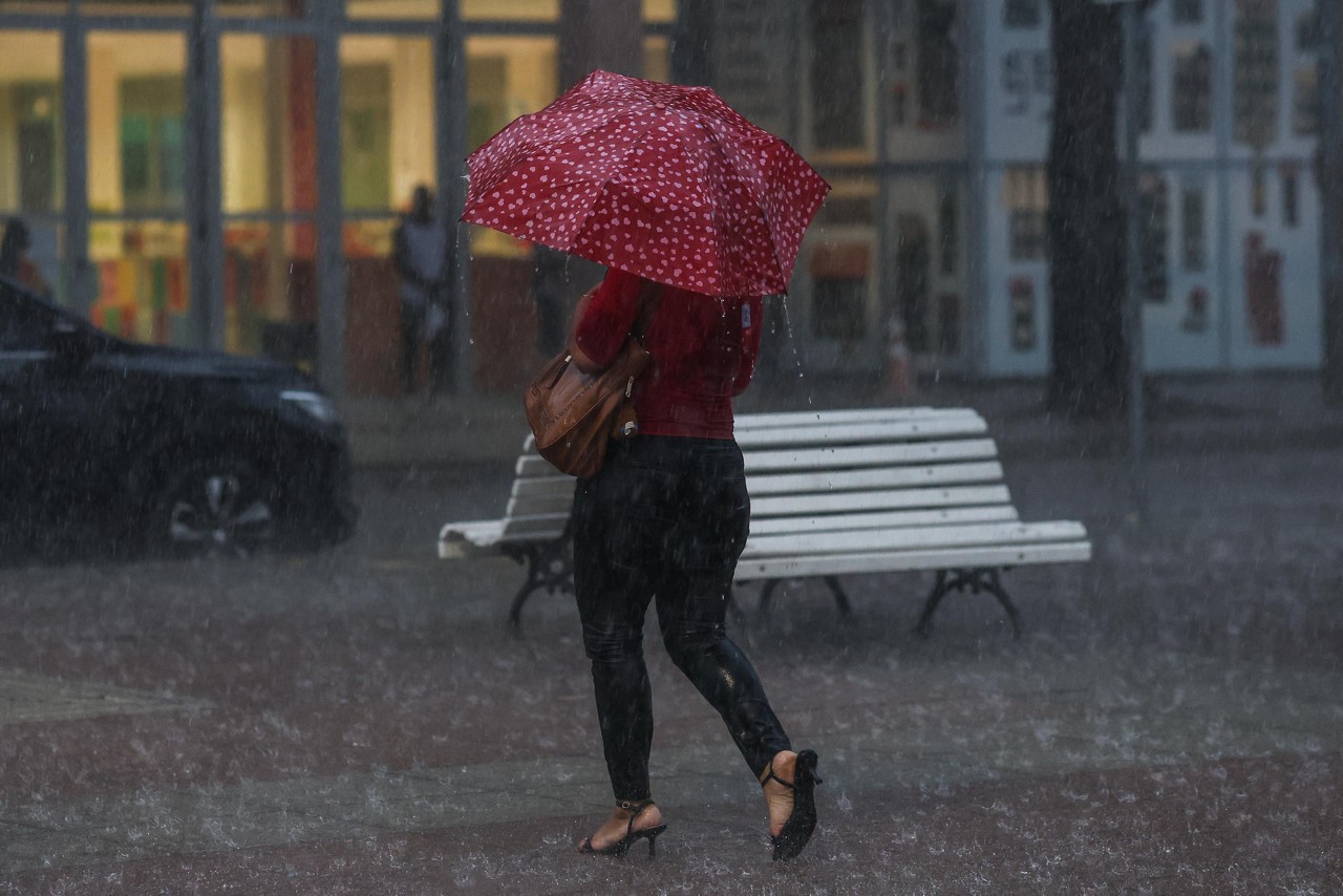 Belo Horizonte segue em alerta diante da possibilidade de chuva forte até a manhã de domingo (6)