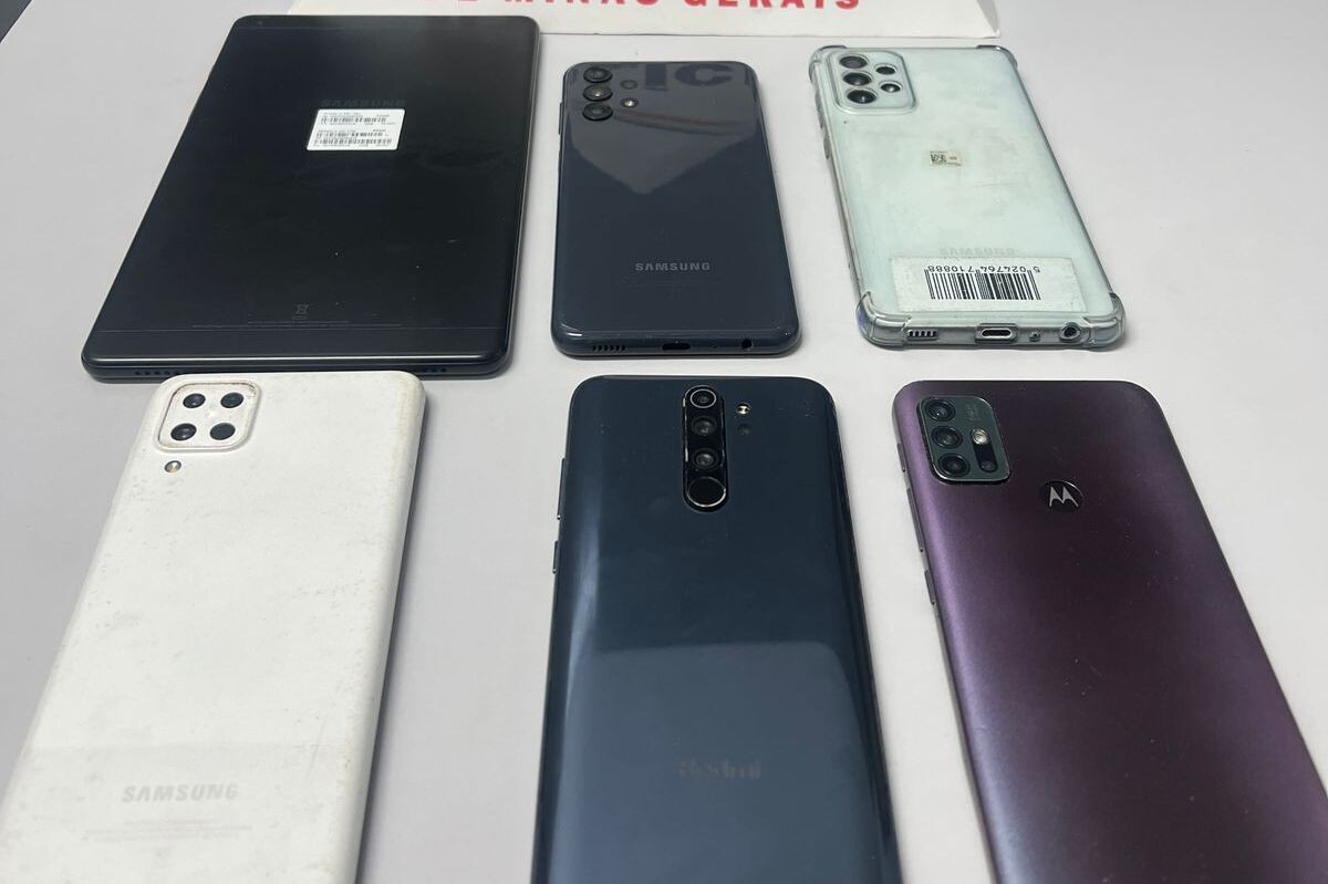 Três celulares apresentavam queixa de furto/roubo e o restante não tinha procedência esclarecida.