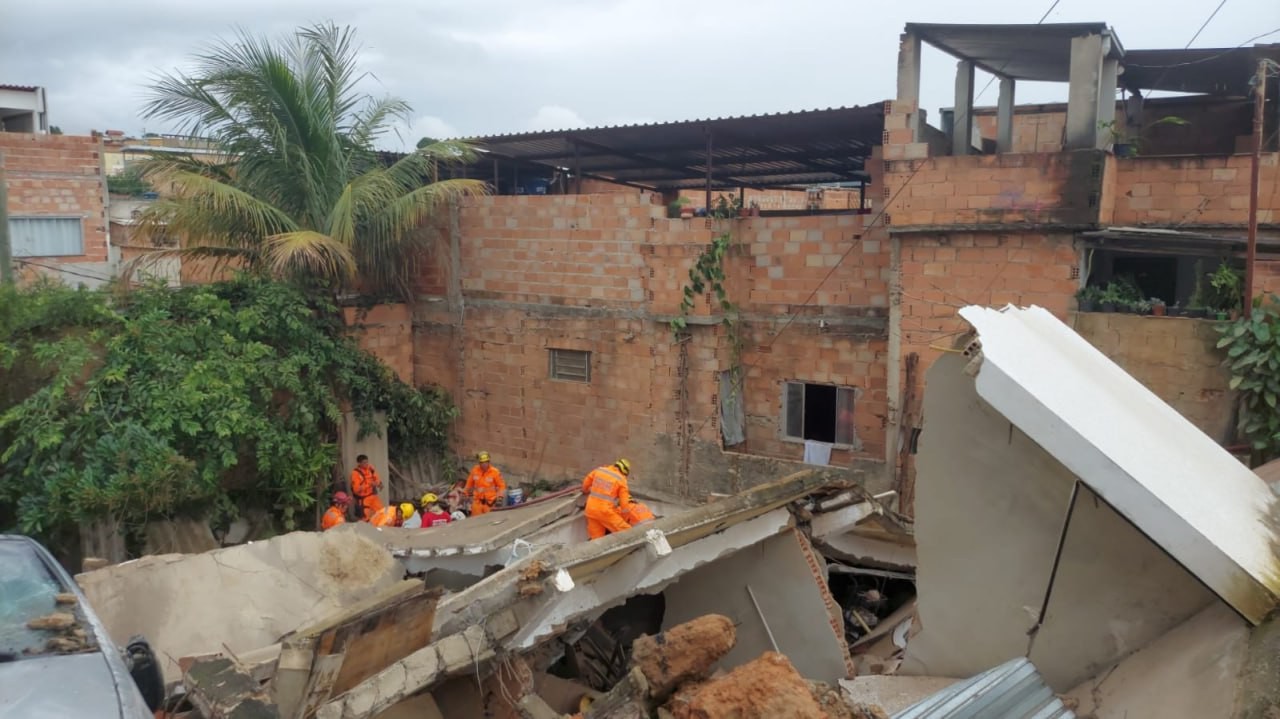 A casa desabou no bairro Conjunto Paulo VI