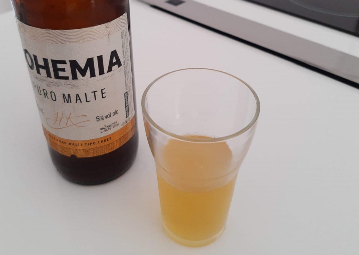 Foto feita no dia mostra que a cerveja estava "turva" 