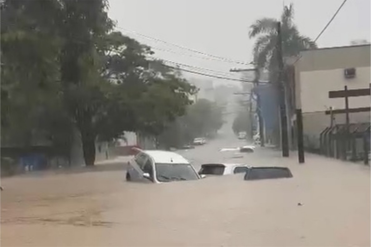 Temporal foi registrado na tarde desta terça-feira 