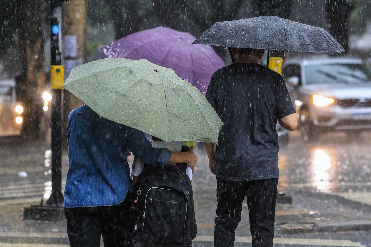 Chuva atinge diversas regiões de Belo Horizonte nesta quinta-feira