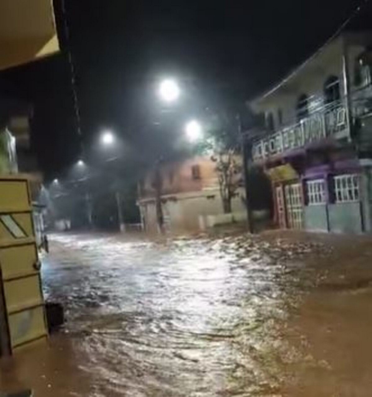 Cidade de José Gonçalves de Minas ficou inundada pelas chuvas