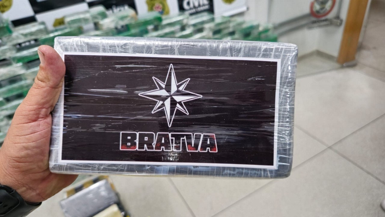Parte das drogas tinha a inscrição "Bratva", popurlamente usada para ser referir à máfia russa