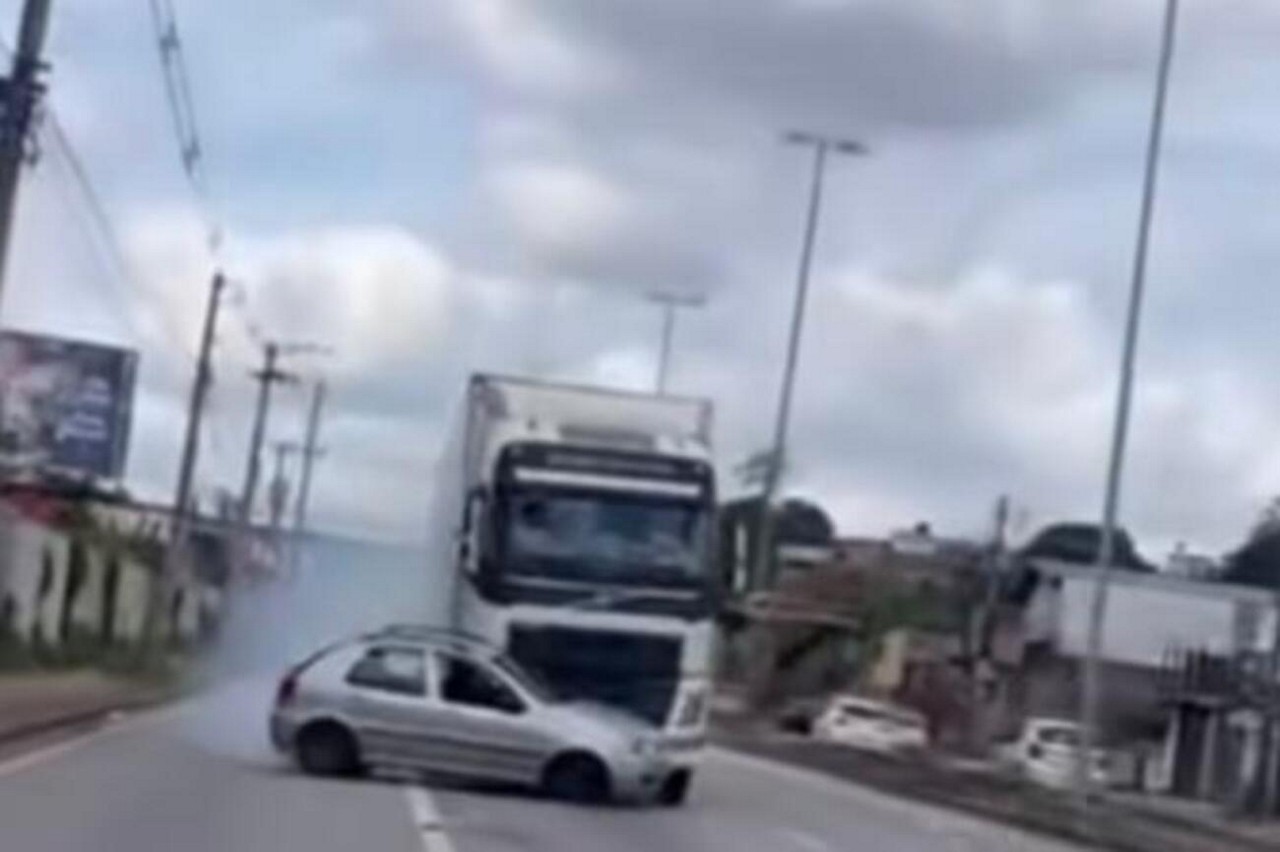 Imagens mostram momento do acontecimento neste sábado