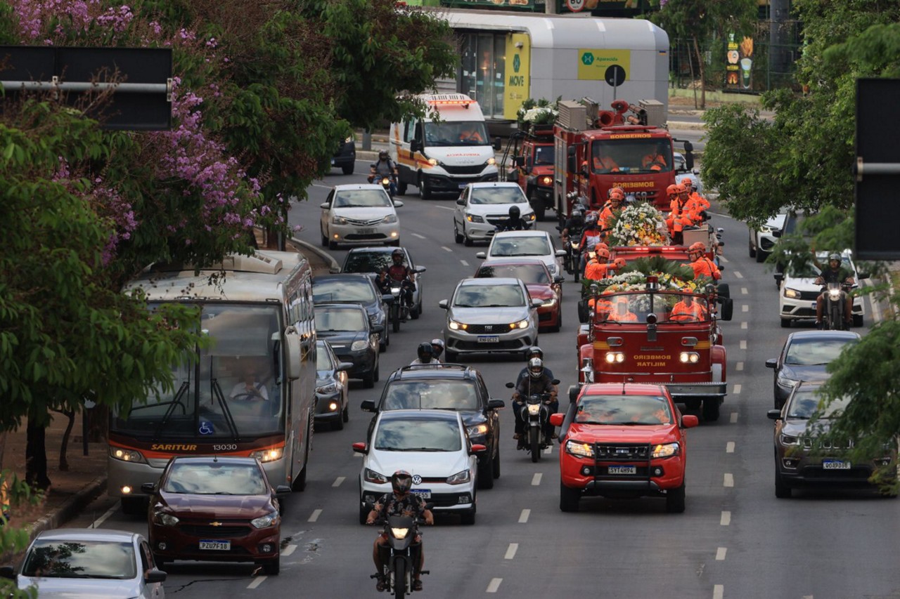 Cortejo fúnebre passou pela avenida Antônio Carlos