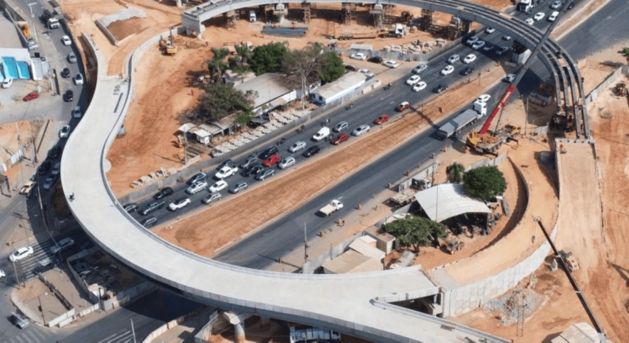 O tráfego será desviado usando uma faixa no sentido Centro, operando em contrafluxo