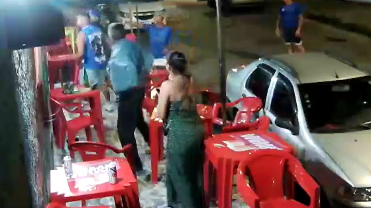 Imagens de câmeras de segurança registraram a ação no bar do Delson