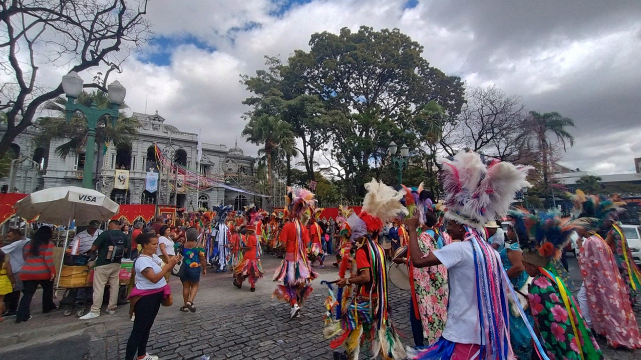 Ternos de congados e reinados ocupam Palácio da Liberdade em BH