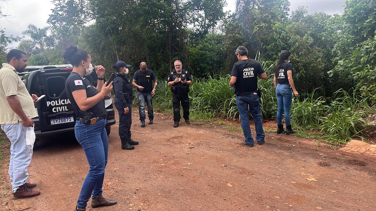 Corpo do homem de 21 anos foi localizado em ponto de descarte de lixo; cabeça segue desaparecida