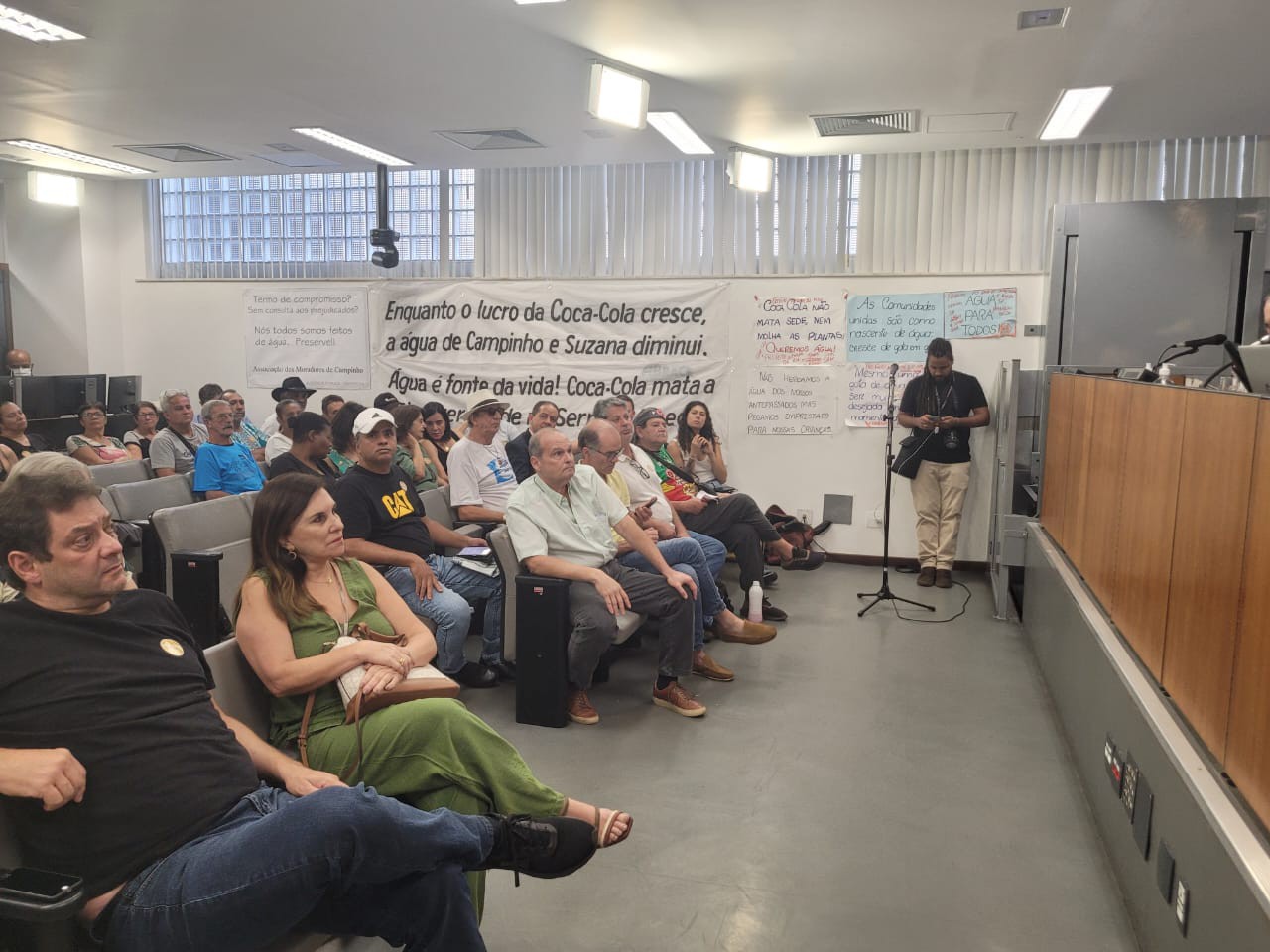 Moradores denunciam fábrica. 
