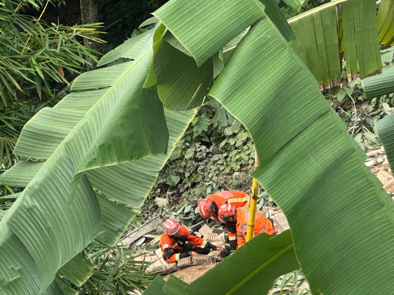 Bombeiros Confirmam Uma Morte Em Desabamento De Casa No Paraíso, Em Bh 