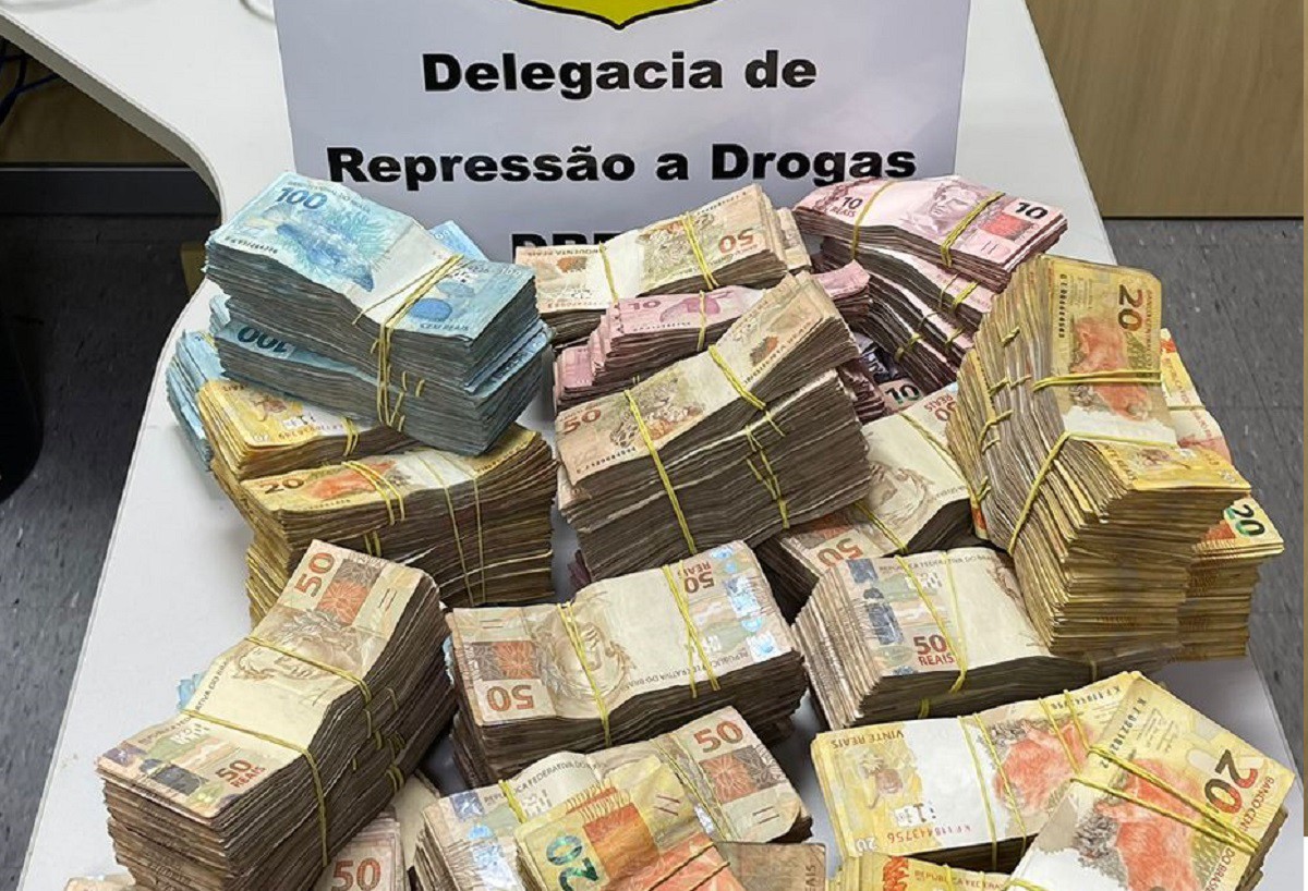 Dinheiro apreendido pela PF em operação policial