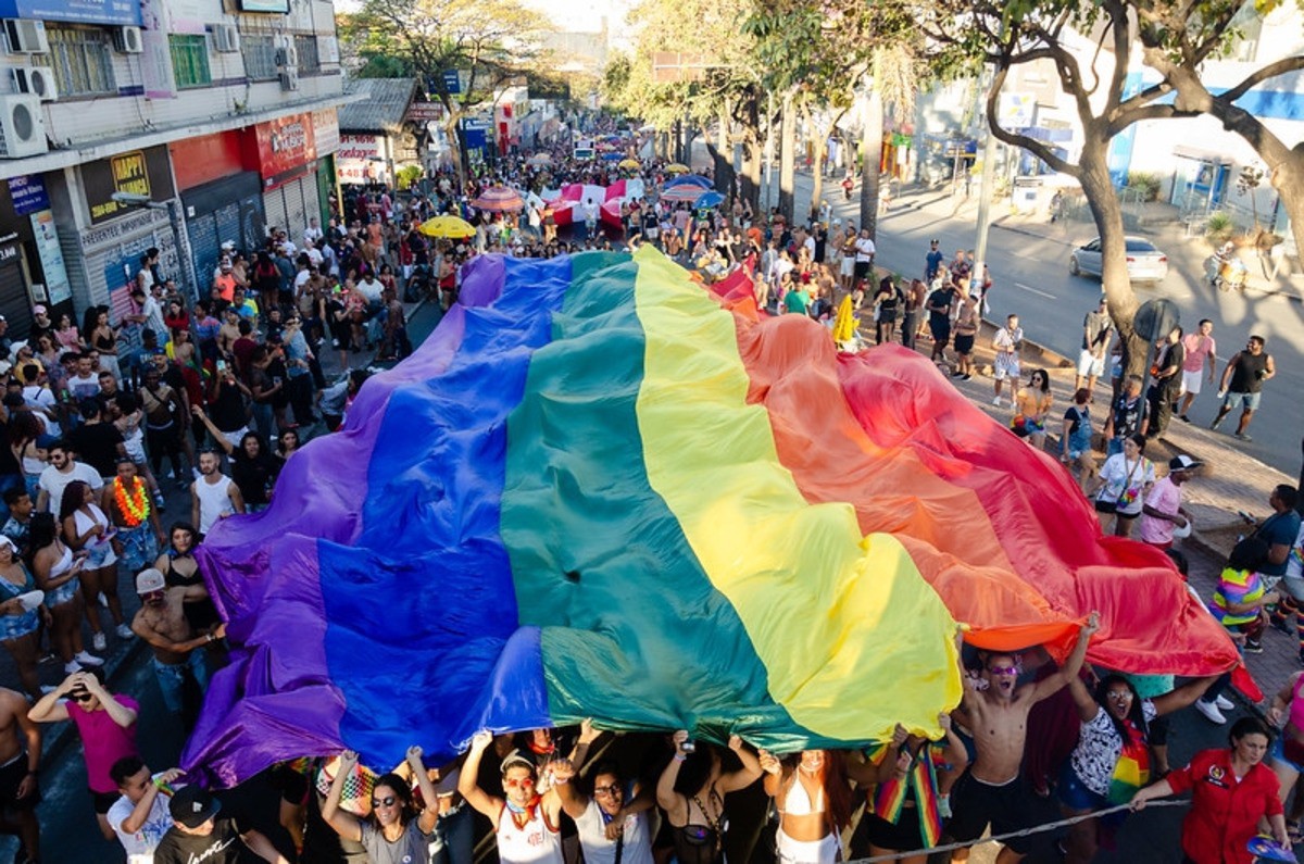 A Parada do Orgulho LGBTQIA+ integra o calendário oficial do município desde 2009