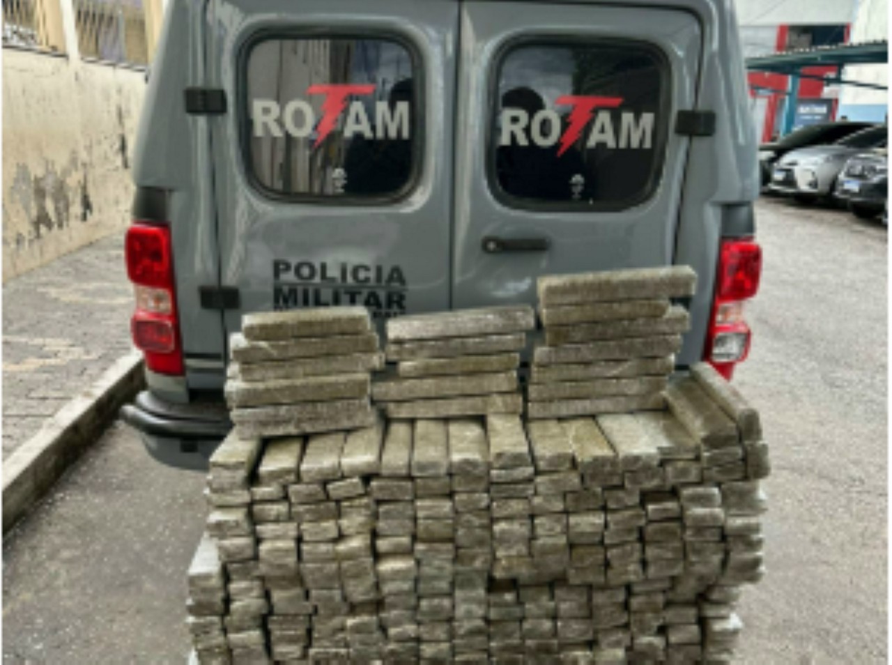Grande quantidade de maconha foi apreendida pelos militares da Rotam