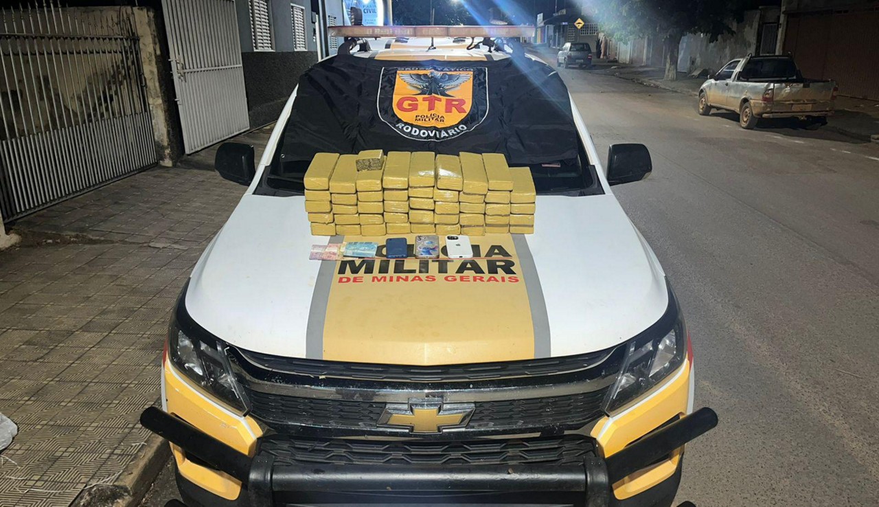 Cinco jovens presos levando maconha de Uberlândia para Paracatu
