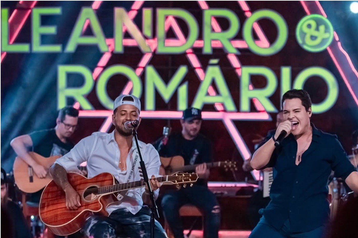 O veículo transportava a dupla sertaneja Leandro e Romário após um show de Réveillon